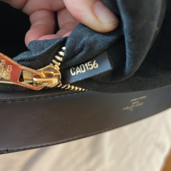 Louis Vuitton Phoenix - Picture 5 of 10